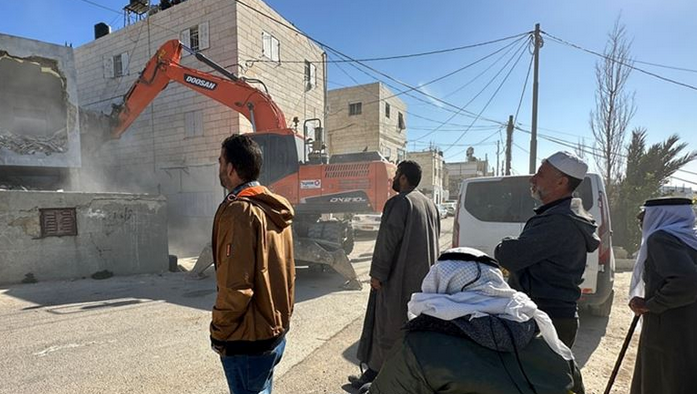 IOA displaces Jerusalemite family in Silwan