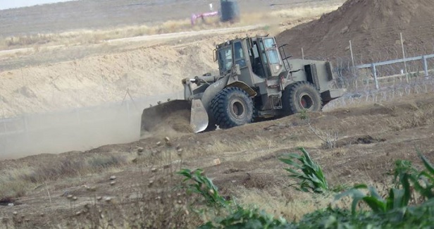 Israeli army launches incursion into Gaza, attacks farmers