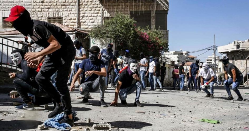 Palestinian child, young man kidnaped in police raids in Issawiya