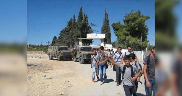 IOF storms school in al-Khalil, fires tear gas canisters at students