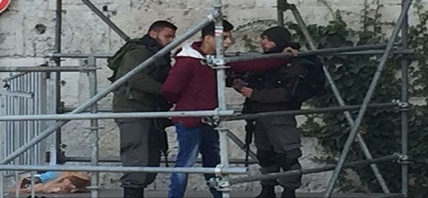 Israeli police assault, kidnap Palestinian in J�lem