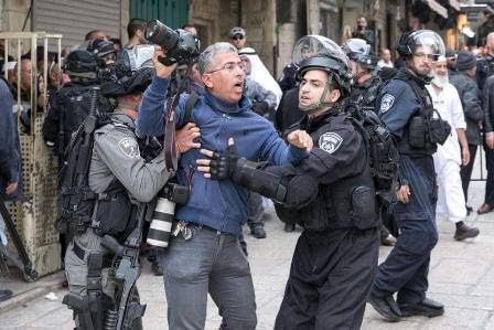 84 Israeli violations against media freedoms in Palestine in December 2017