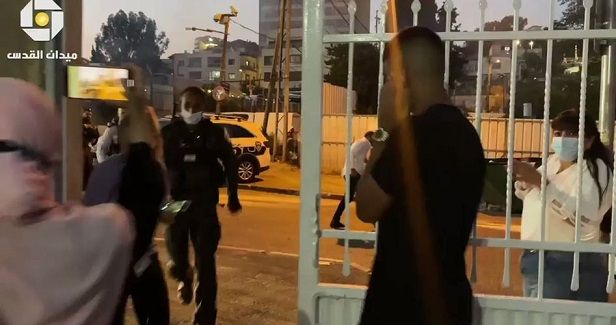 Israeli police lay siege to Sheikh Jarrah neighborhood