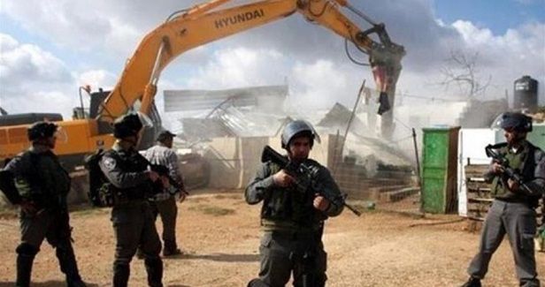 IOA razes two Palestinian structures in J�lem