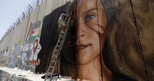 IOF detains Italian painters drawing Tamimi's mural on separation wall.