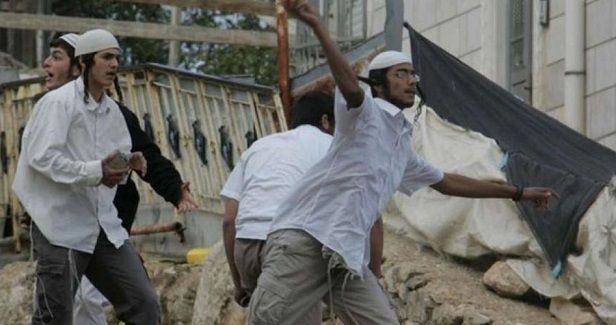 Settlers attack Palestinian cars in northeastern Ramallah