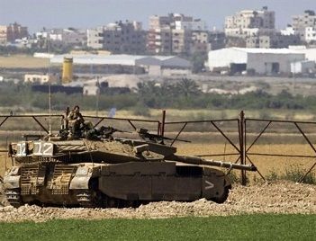 Israeli bulldozers raze lands in southern Gaza