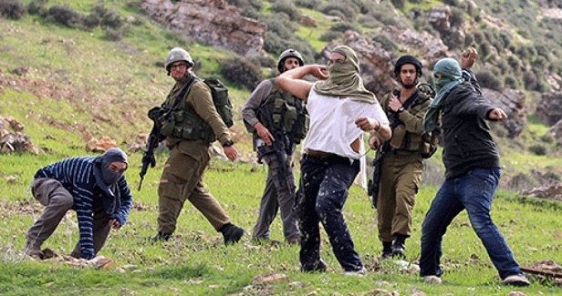 Fanatic Israeli settlers assault Palestinian home in Nablus