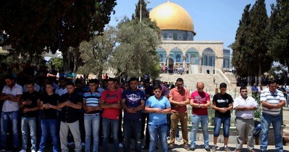 Israeli forces ban 5 Muslims from praying at Aqsa for up to 6 months