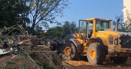 IOA forces Palestinian to raze his own home in Abu Dis
