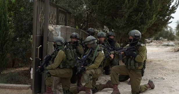 Israeli forces seize Palestinian citizen's vehicle in Tubas