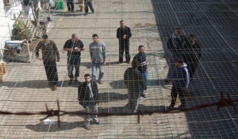 Palestinian prisoners suspend hunger strike