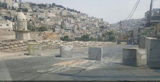 Hizma town collectively punished by restricted access