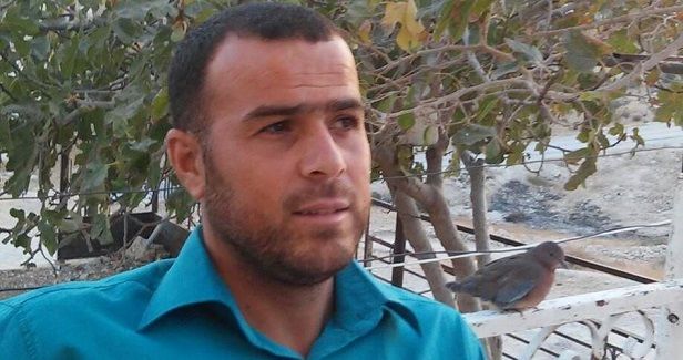 Palestinian administrative detainee suspends his hunger strike