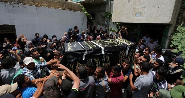 Palestinians bid farewell to two martyrs in Gaza