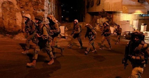 10 Palestinians wounded as IOF knocks down 11 shops in Qalandiya