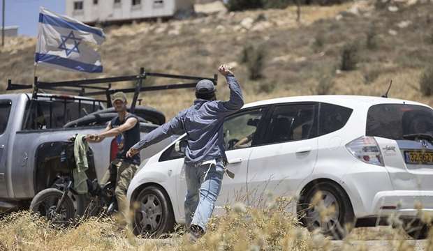 Settlers attack Palestinian cars in eastern Nablus