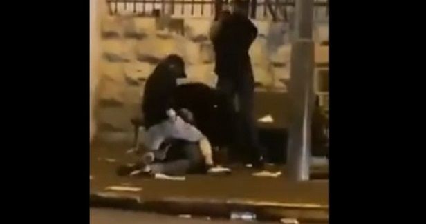 Plain-clothes officers kidnap three Jerusalemite youths from at-Tur