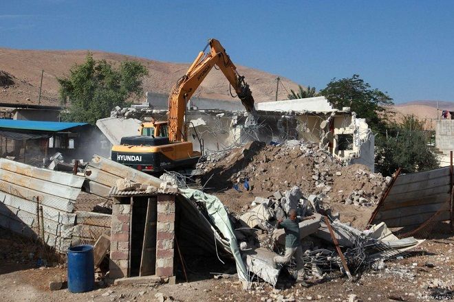 Israeli forces storm Beit Jala, carry out demolitions