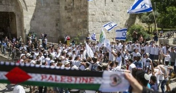 Thousands of settlers break into Old City in Jerusalem