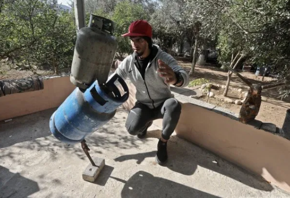 Artist keeps things balanced in Gaza
