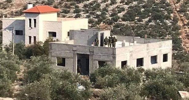 IOF surrounds family home of Palestinian suspect in Tulkarem