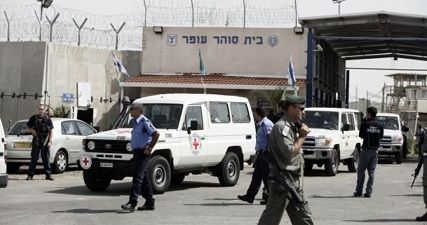 Palestinians kidnapped in dawn raid released on bail