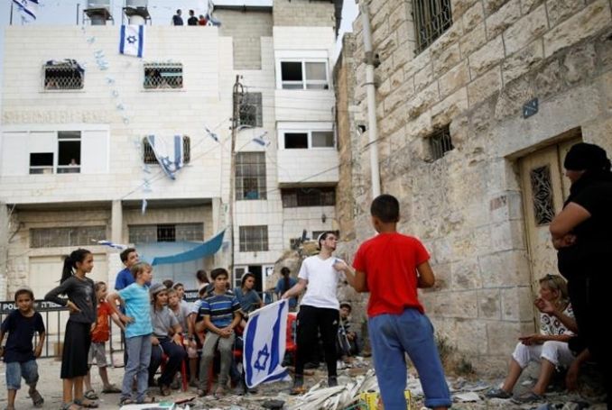 Jewish Settlers Attack Palestinian Workers in Hebron