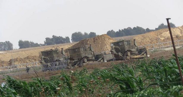 Israeli army moves dozens of meters into besieged Gaza