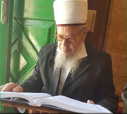 Elderly Palestinian present at Aqsa for nearly 32 years