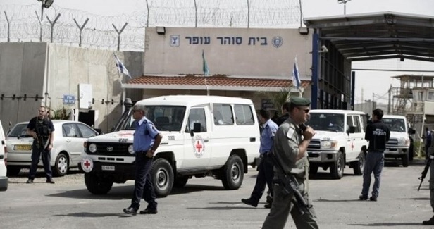 Palestinian prisoner dies in an Israeli hospital