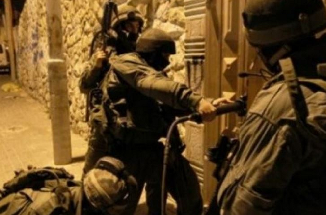 Over 20 Palestinians kidnaped by IOF in W. Bank raids