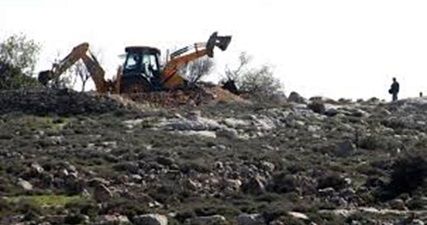 Settler bulldozes Palestinian-owned land in J�lem
