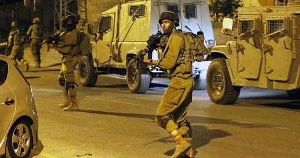 7 Palestinians arrested in IOF dawn raids in West Bank