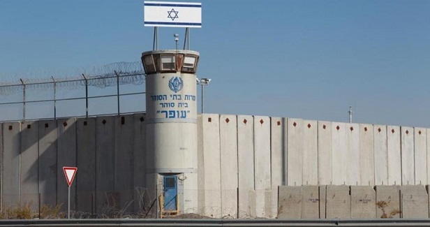 100 Palestinian prisoners attacked in Raymond prison