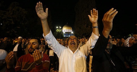 270,000 worshipers pray in al-Aqsa on Laylat al-Qadr