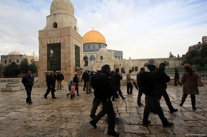 Palestinian calls for volunteers to protect Al-Aqsa from Israeli raids