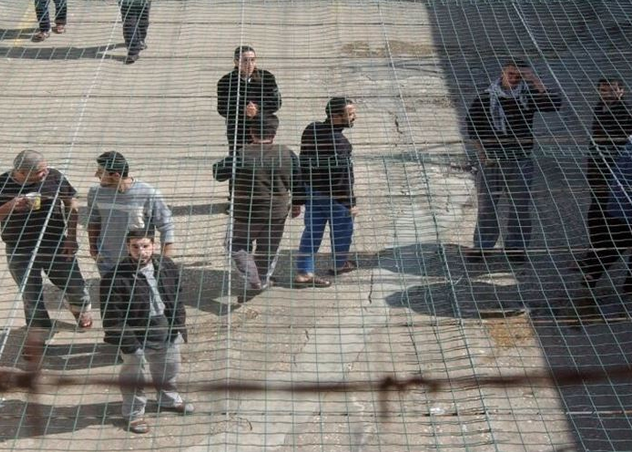Palestinian prisoners' sit-in continues for 9th day