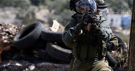 IOF injures, detains Palestinians in West Bank protests