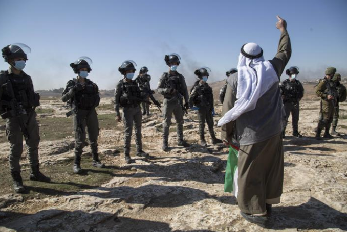 Israeli Forces Arrest Teacher, Confiscate his Vehicle in Masafer Yatta