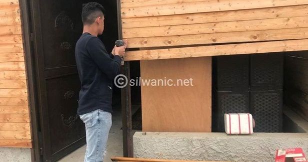 IOA forces Jerusalemite to destroy his own house in Silwan