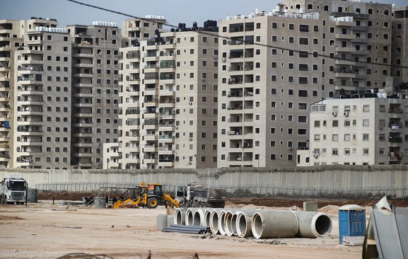 Israel freezes settlement project that outraged US