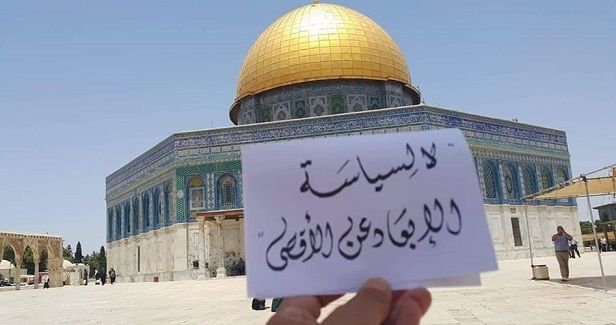 Israeli police banish two Jerusalemites from Aqsa Mosque