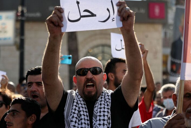 Abbas' meeting with Gantz unlikely to soothe Palestinians