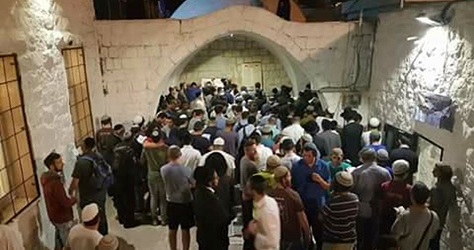 Israeli settlers storm Joseph Tomb, soldiers ravage Palestinian homes
