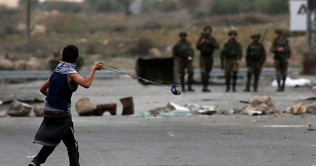Palestinian slings in the face of Israel's armed forces