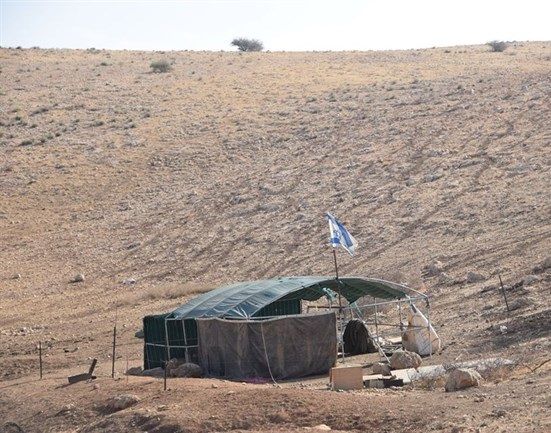 Israeli settlers set up tents in Jordan Valley