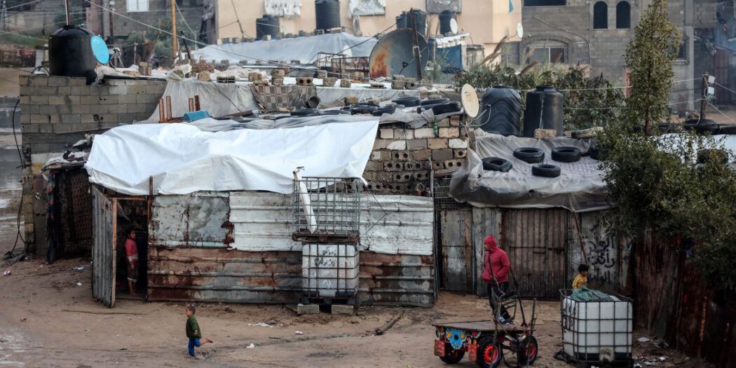 Floods and cold hit the most vulnerable in Gaza : Red Cross Report Say