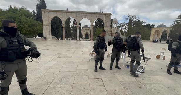 Israeli police attack Palestinians in al-Aqsa