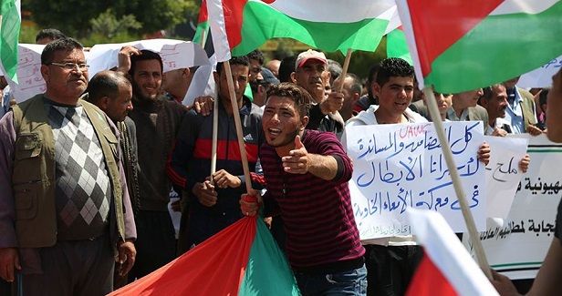 7 Palestinian detainees on hunger strike in Israeli jails